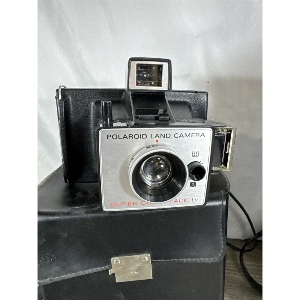 Lot Of 2 Polaroid Land Cameras Square Shooter 4 & Super Colorpack IV With Cases